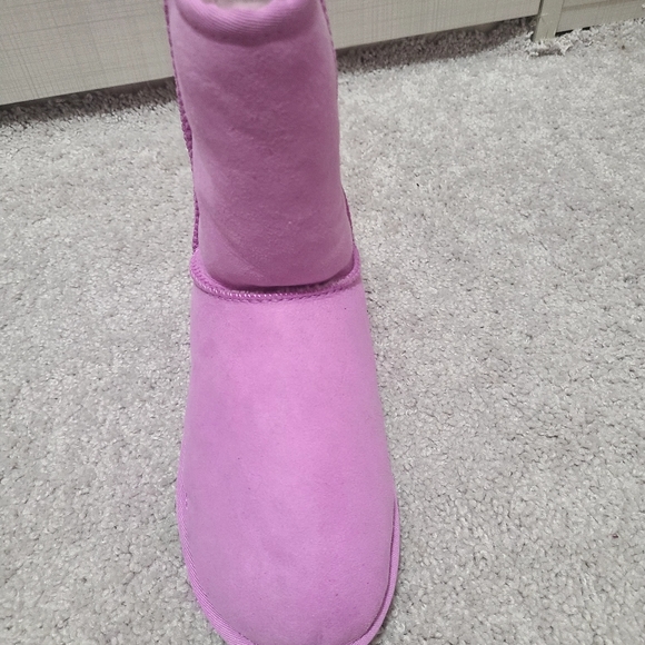 UGG - Picture 3 of 5